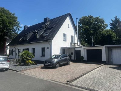 Geräumiges und vollständig renoviertes 4-Zimmer-Haus mit luxuriöser Innenausstattung Pool und Garten