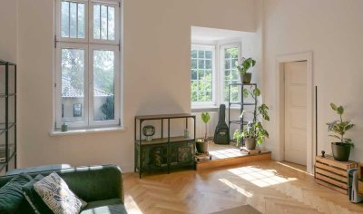 Im grünen Wilhelmshagen: Hochwertige 2 1/2-Zi.-Wohnung mit 40 qm Dachterrasse