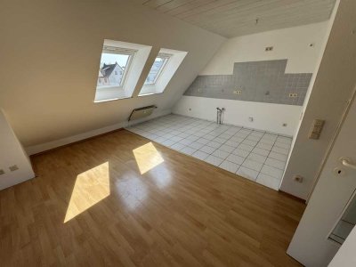 Schöne 2-Raum-Dachgeschosswohnung mit Balkon, Keller und TG-Stellplatz in Wörrstadt