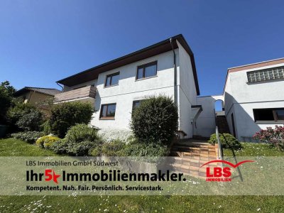 Traumhaftes Wohnen in begehrter Lage - Bungalow mit Einliegerwohnung - So lässt es sich leben!