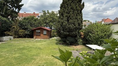 Charmantes Einfamilienhaus mit großem Potenzial und völlig ruhigem Garten | ZΞLLMANN IMMOBILIEN