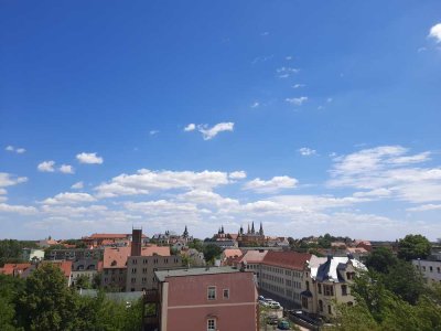 Zentralgelegene 2-Raum-Wohnung mit Balkon und Altbaucharme