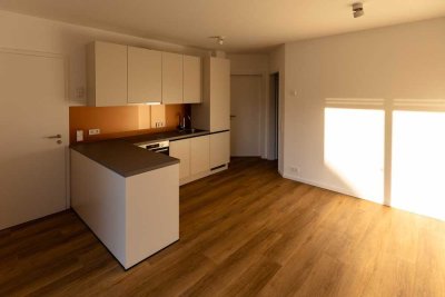 Zweitbezug: sonnendurchflutete 2-Zimmer-Wohnung mit EBK und Terrasse in Großhadern, München