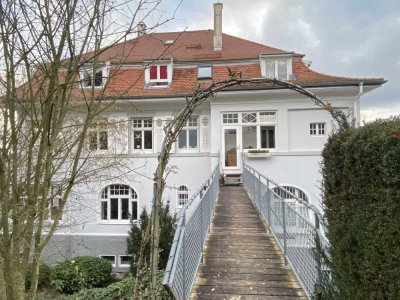 Für Altbauliebhaber: 5,5-Zimmer Wohnung in herrschaftlichem Haus mit Garten in bester Lage von RV