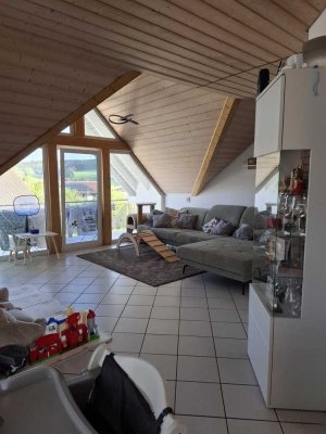 Sehr schöne 3 Zimmer Dachwohnung  ca. 95m2    mit Balkon    Garage    und    Terrasse