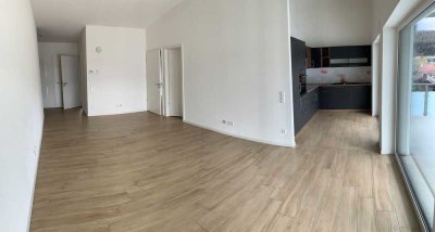 Neuwertige und helle 3,5 Zimmer Wohnung mit großem Balkon und Einbauküche