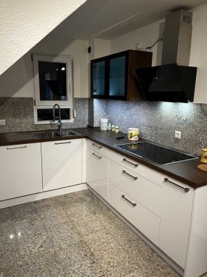 Neuwertige voll möblierte 2- Zimmer Wohnung mit Balkon und EBK in Sindelfingen