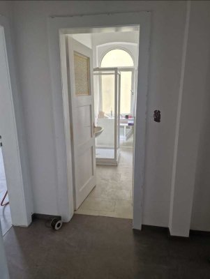 - Komplette Sanierung und Renovierung (Bad, Zimmer,Kabel,Leitungen)
- Zentral im Stadtkern
-Balkon