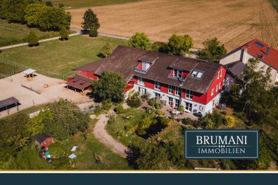 BRUMANI | Vielseitiges Anwesen mit Wohnkomfort, Ferienhaus und Pferdestallungen in Endingen