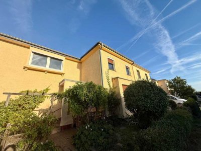 Charmante Doppelhaushälfte in Dessau-Ziebigk – Stil, Garten & Garage vereint