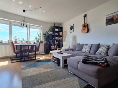 Modern und gepflegt mit Skyline-Blick: helle 2-Zimmer Wohnung mit Aufzug und Balkon/ Wintergarten