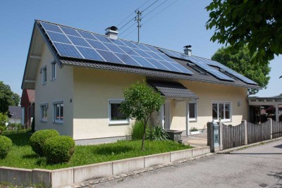 Geräumiges, günstiges und gepflegtes 7-Raum-Einfamilienhaus in Bidingen