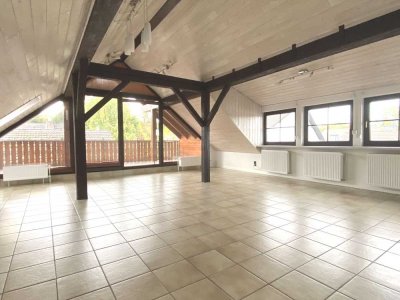 ***Großzügiges Ambiente mit Balkon und EBK in ruhiger Lage***