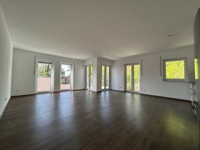 Stilvolle 4-Zimmer-Wohnung mit gehobener Innenausstattung und EBK in Schwandorf