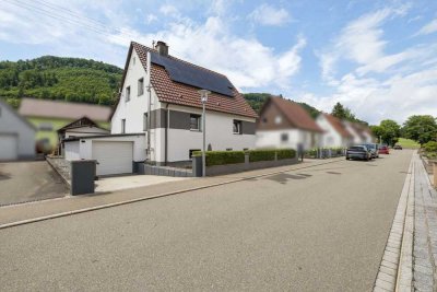 Wohnen & investieren: Modernisiertes Haus mit 3 Einheiten, Garten & PV-Anlage | Oberdigisheim