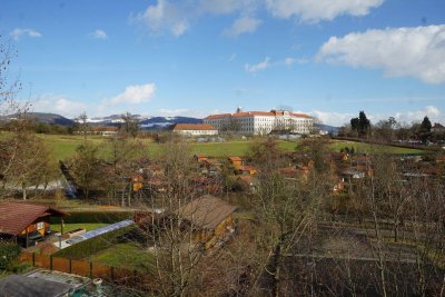 Seltene Gelegenheit: Modernisierte Terrassenwohnung am Riesenhof