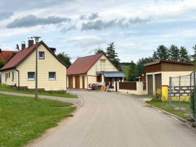 Gemütliches Einfamilienhaus mit 4 Garagen in Alesheim