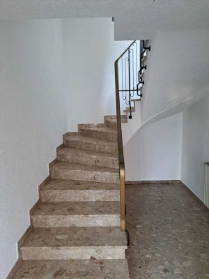 Frisch renovierte Doppelhaushälfte mit EBK  zu vermieten