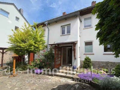Gartentraum-2-Familien-Haus mit Nebengebäude und großem Grundstück in zentraler Lage