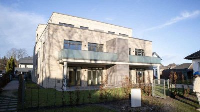 +++ Design trifft Komfort: Luxus im Alltag – Südterrasse mit Blick ins Parkgrundstück +++