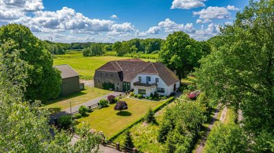 Resthof mit großem Stall und Hauskoppel in Dorfrandlage