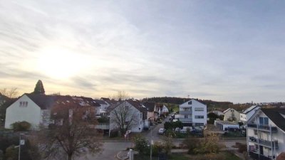 1807 – Fenster & Heizung NEU! Top Basis! Potenzial über den Dächern Jettingens: 3-Zi-DG-Wohnung!