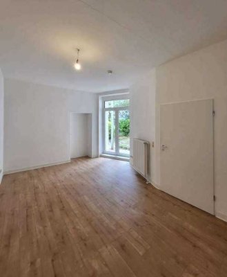 **2-Raumwohnung im Hinterhaus** + Laminatboden + Terrasse + Einbauküche als Option!!!