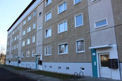 Schöne 3-Raum Wohnung mit offener Küche und sonnigen Balkon!