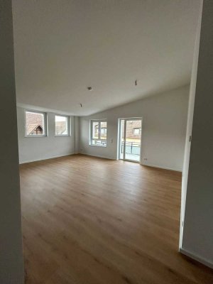 Geschmackvolle und geräumige Wohnung mit zwei Zimmern sowie Balkon und Einbauküche in Taunusstein