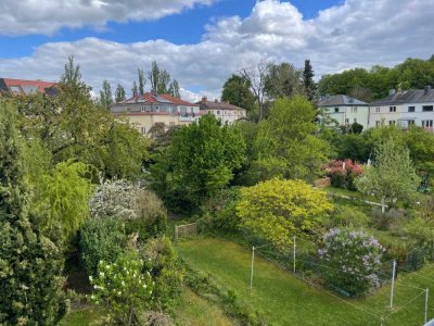 Charmante 5-Zi.-DG-Wohnung mit Garten, Loggia & ausgebautem Spitzboden in Frankfurt-Dornbusch