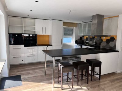4 Zimmern Wohnung mit Terrasse und Einbauküche