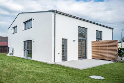 Neuwertiges DHH in Pocking, mit hoher Energieeffizienz, gehobener Ausstattung