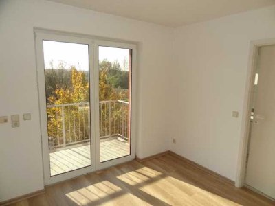 Ruhige Wohnung mit Balkon, Einbauküche und schöner Aussicht im 2. Obergeschoss!