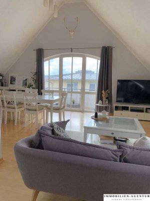 Charme trifft Raumgefühl – stilvolle Dachgeschosswohnung über den Dächern Ambergs