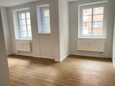 Hochparterre: ab sofort 4-Zimmer-Apartment, Körnerpark in der Nähe