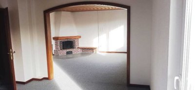 Großzügige, helle 5-Zimmer-Wohnung mit Balkon, viel Platz zum Wohnen und Arbeiten in Schwarzenbek