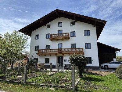 3-ZKB Wohnung 1.OG in historischem Bauernhaus von 1861 mit Balkon in Traunreut