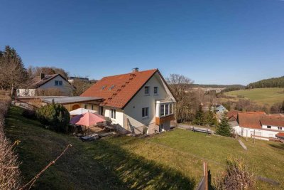 Großzügiges Einfamilienhaus mit Potenzial – Einliegerwohnungen möglich, unverbaubare Aussicht