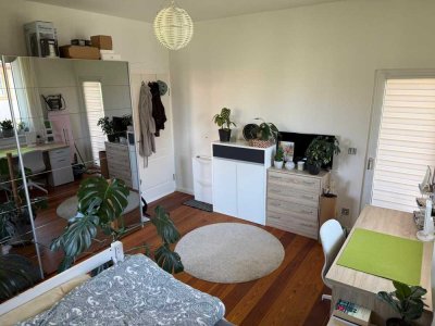 Vollmöbliertes Zimmer mit Balkon, eigenem Bad/Küche in sanierter Altbau-WG iN KA- Rüppur