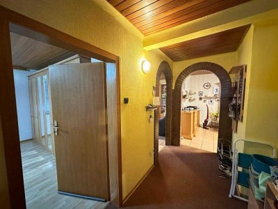 +++Großzügiges 2- Familienhaus, Garage, bequeme Zufahrt, Terrasse, Balkon, schönes Gartengrundstü...