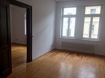 3-Raum-Wohnung mit Balkon in aufwändig saniertem Jugendstilhaus in der Südvorstadt