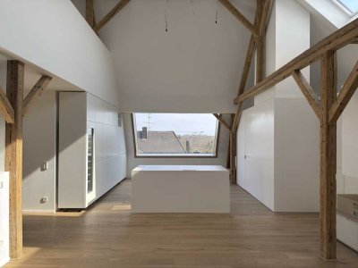 Überwältigende 8-Zimmer-Dachgeschosswohnung im Herzen von Schwabing