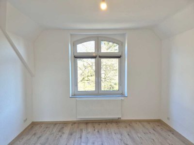 Erstbezug nach Sanierung: Ansprechende 2-Zimmer-DG-Wohnung mit geh. Innenausstattung
