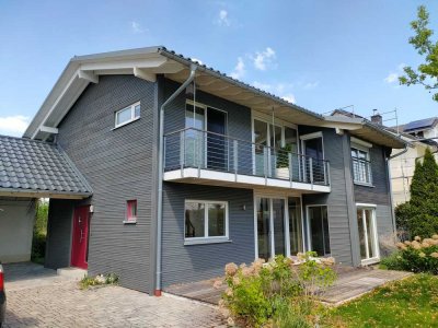 Ökologisches Traumhaus in naturnaher Bauweise – stilvoll, hell und nachhaltig