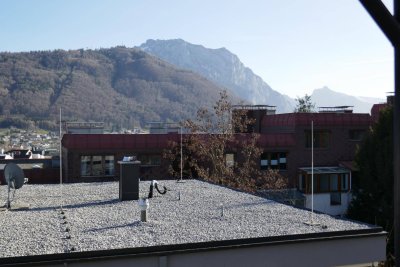 Schöne Villenwohnung in Aussichtslage mit Balkon und Parkplatz