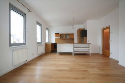 ERSTBEZUG NACH SANIERUNG - Barrierefreie 3-Zimmer-Wohnung im 2. Liftstock mit Wintergarten und Tiefgaragenplatz