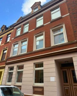 Mehrfamilienhaus Lübeck-Altstadt: Sanierungs-Juwel am Katharineum – WPB-Förderung & 4 WE möglich!