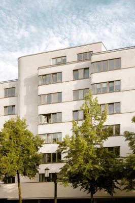 Beste Lage in Charlottenburg!  provisionsfreie 2 Zimmerwohnung mit Balkon in oberster Etage