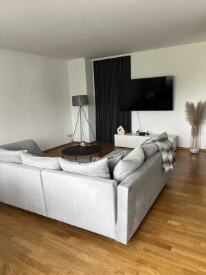 Schöne 3-Zimmer-Wohnung mit zwei Balkonen, Einbauküche und Einbauschränken