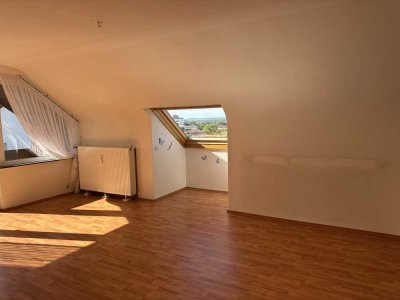 Geschmackvolle 3-Zimmer-Dachgeschosswohnung in bester Lage Bovendens mit tollem Blick ins Leinetal